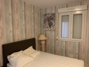 3 bedrooms, iron/ironing board, free WiFi, wheelchair access - The small paradise between Saint Cirq Lapopie and lalbenque  (Esclauzels)