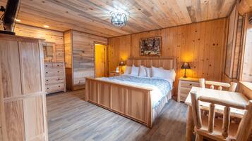 7 Schlafzimmer, Zimmersafe, Schreibtisch, Bügeleisen/Bügelbrett