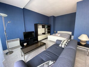 Bügeleisen/Bügelbrett, Internetzugang, Bettwäsche