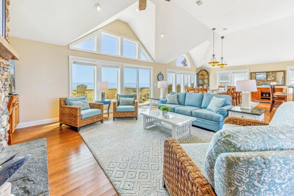 Smart TV, Netflix, DVD player, streaming services