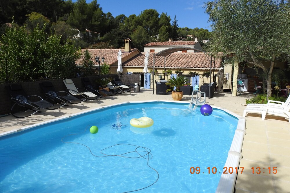 PROVENCAL VILLA CLOSE TO CASSIS 5mm FROM THE BEACHES OF THE COTTON