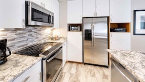 Coffee/tea maker, fridge, microwave, oven
