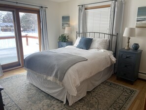 4 多间卧室、办公桌、熨斗/熨衣板、旅行婴儿床