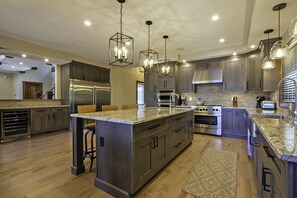Fridge, microwave, oven, stovetop - Waterfront Paradise Located in the Heart of Assembly Point (Lake George)