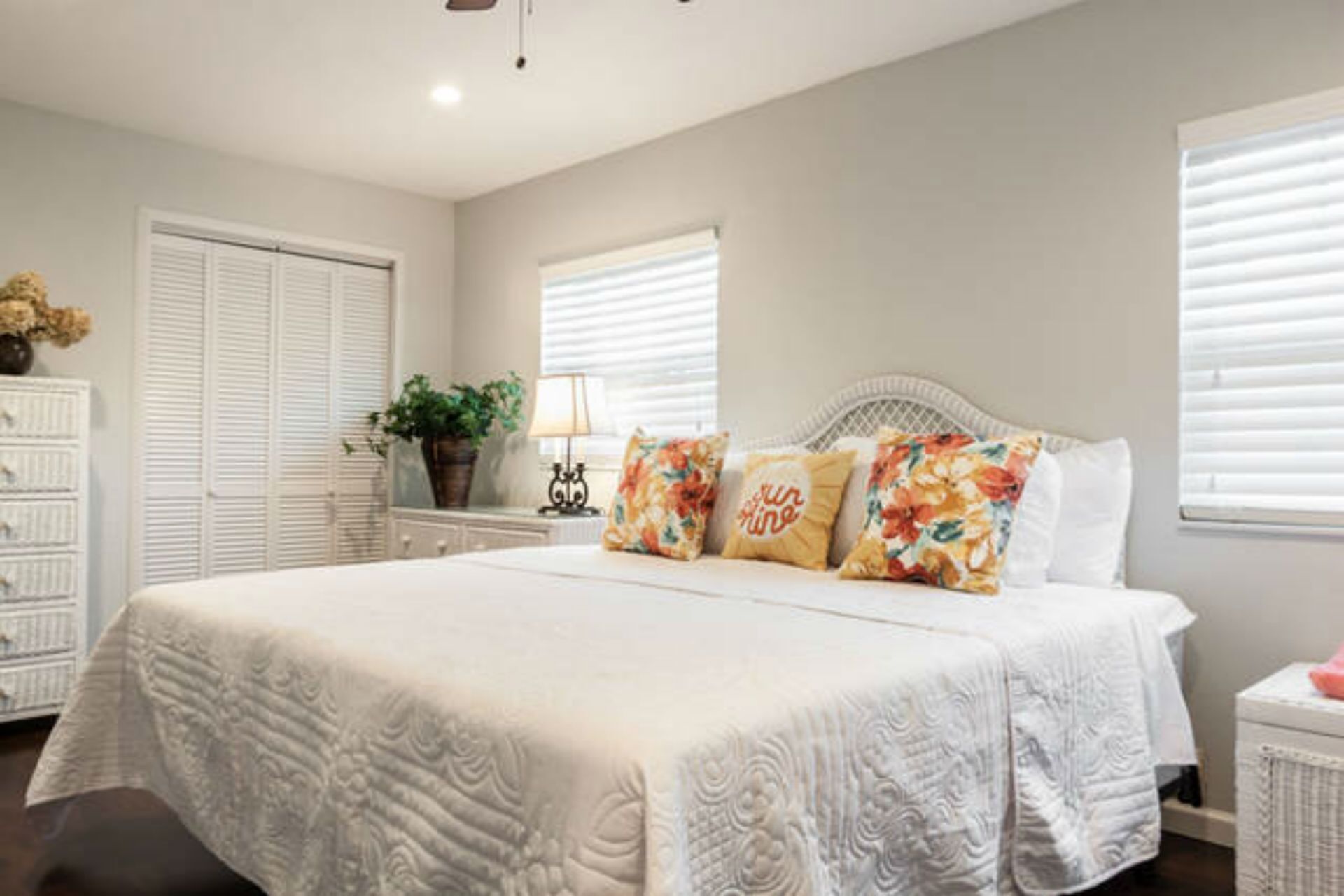 3 quartos, ferros/tábuas de passar roupa, Wi-Fi, roupa de cama