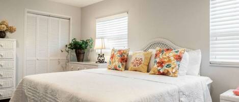 3 chambres, fer et planche à repasser, Wi-Fi, draps fournis