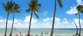 Costa Azul: Oceanfront villa w/ private beach, pool, pickleball, jacuzzi & full staff