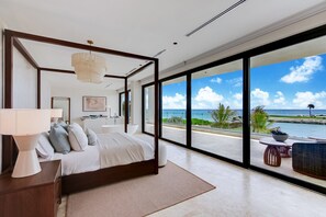 7 bedrooms, desk, iron/ironing board, travel crib