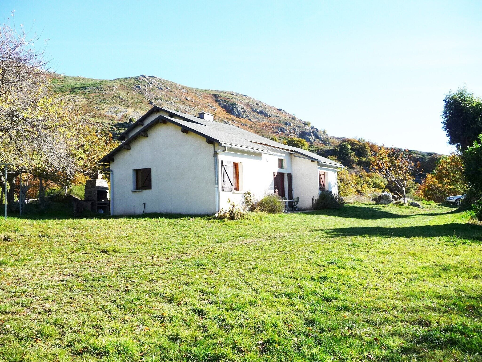 Rural cottage in the countryside at the foot of hiking trails