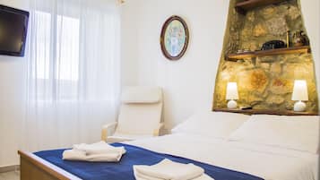 2 bedrooms, iron/ironing board, free WiFi, bed sheets