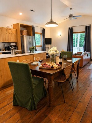 Interior - Spacious Open-Concept Durham Home (Durham)