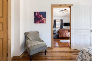 TV, stereoanlegg og kontorer