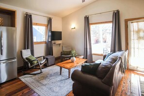 Televisión, estéreo y oficina