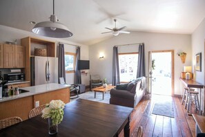 TV, stereo, offices - Bull Durham 4BR Near Downtown (Durham)