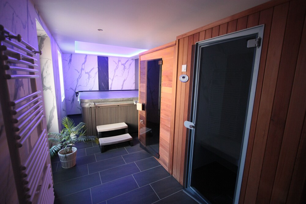 Entre-Deux-Vignes cottage on the Wine Route in Alsace with wellness area