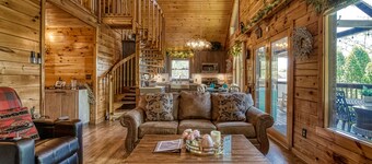3 Master Suites-Close to Pigeon Forge-outdoor Kitchen-Outdoor tv and Fireplace and more