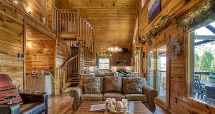 3 Master Suites-Close to Pigeon Forge-outdoor Kitchen-Outdoor tv and Fireplace and more