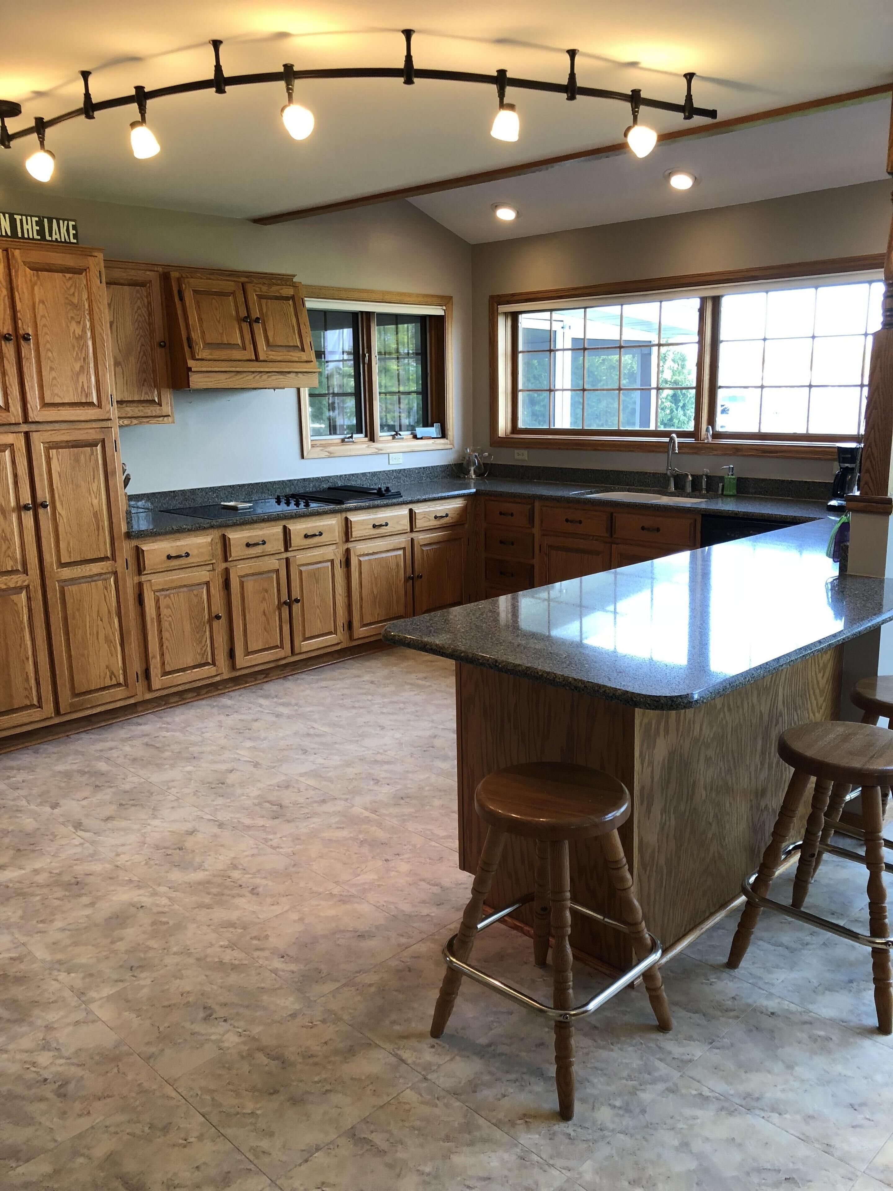 冰箱、微波炉、烤箱、炉灶