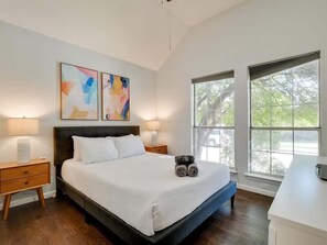 3 slaapkamers, een strijkplank/strijkijzer, wifi, beddengoed