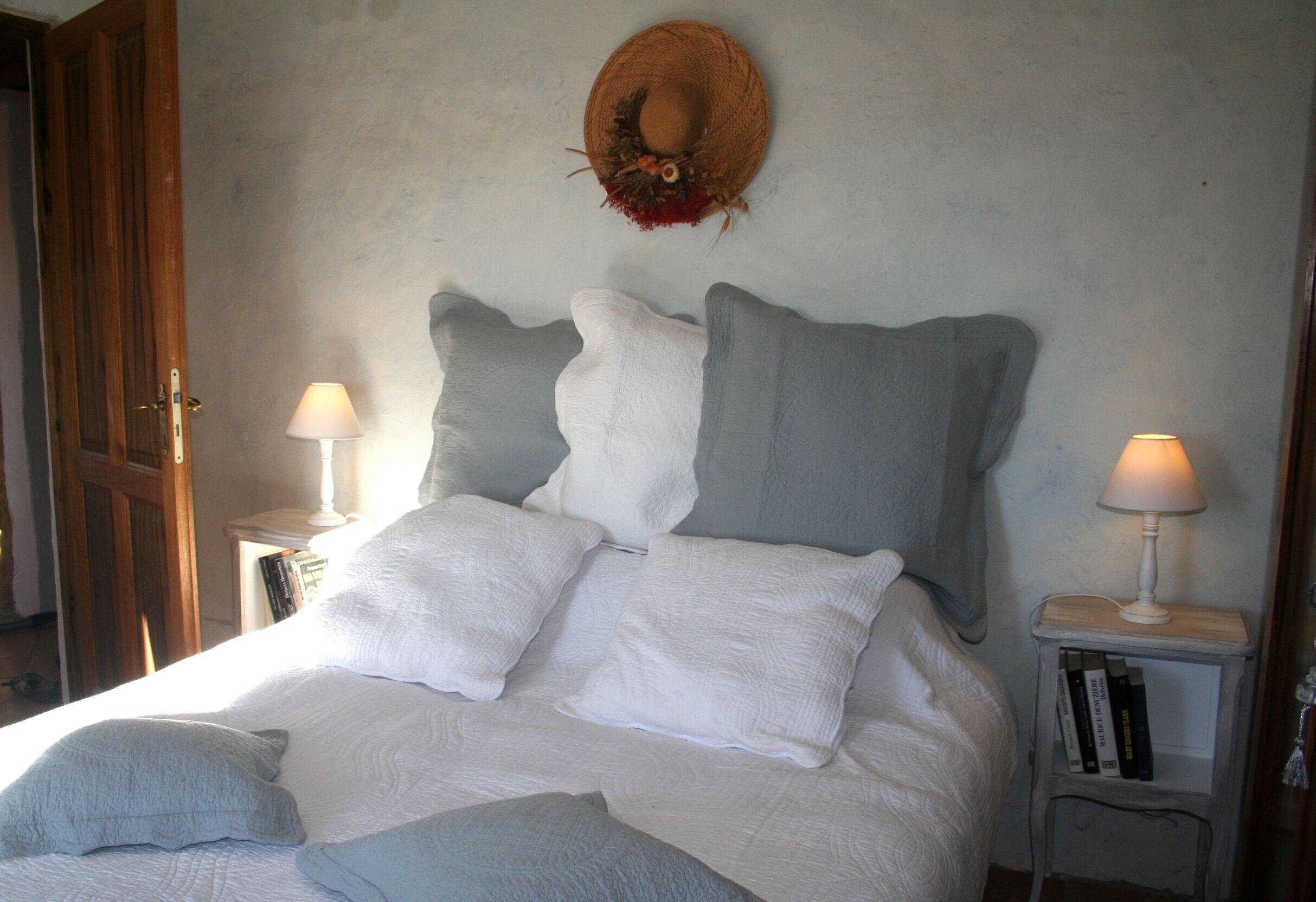 Charming cottage with swimming pool