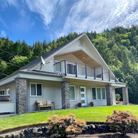 Exterior. Lake View and Access, Close to National Parks