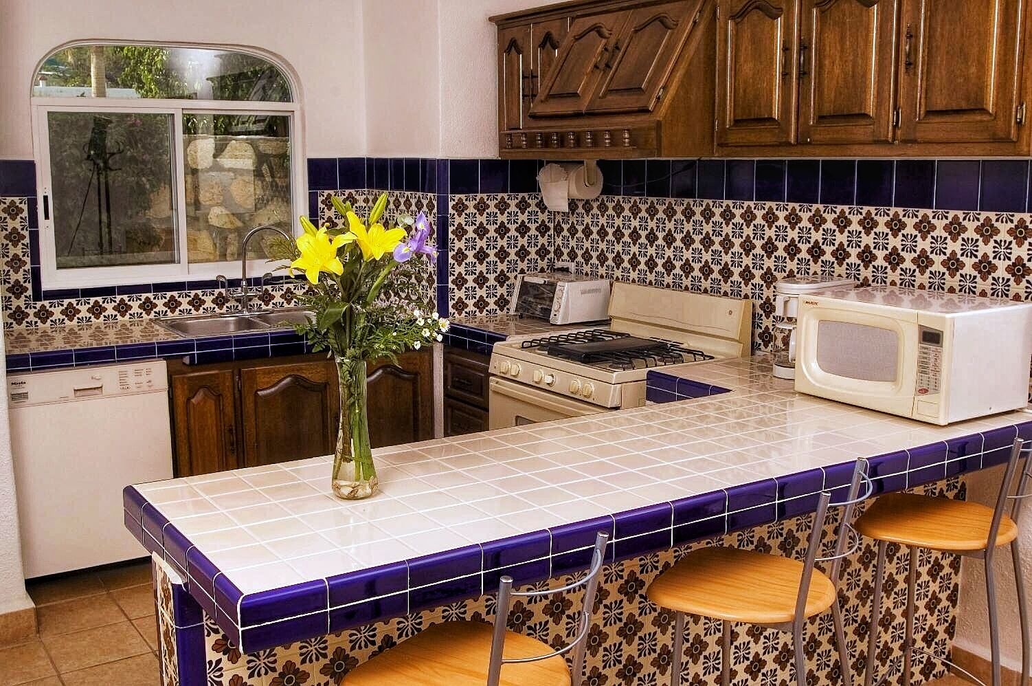 Charming 4 bedrooms, Close walk to beautiful beach