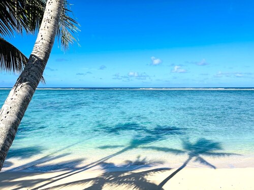 Taakoka Muri Beach Villa - beach front, paddle boards, kayaks, pool, free WIFI !