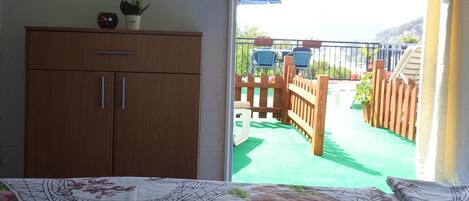 Iron/ironing board, free WiFi, bed sheets