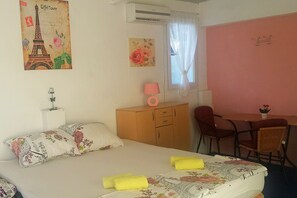 Iron/ironing board, free WiFi, bed sheets