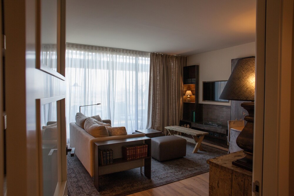 Beautiful High-end Apartment Overlooking Emporda Golf Course Lake (28)