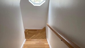 A wooden staircase with a skylight at the top. - Peach on the Beach - 3BR/2 BA - Fort Morgan - Pet Friendly (Gulf Shores)