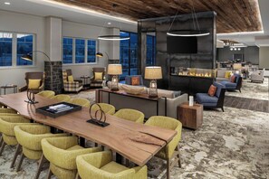 Lobby lounge - Residence Inn by Marriott Big Sky/The Wilson Hotel (Big Sky)