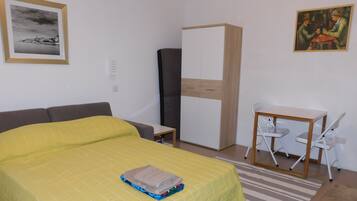 1 chambre, fer et planche à repasser, Wi-Fi, draps fournis