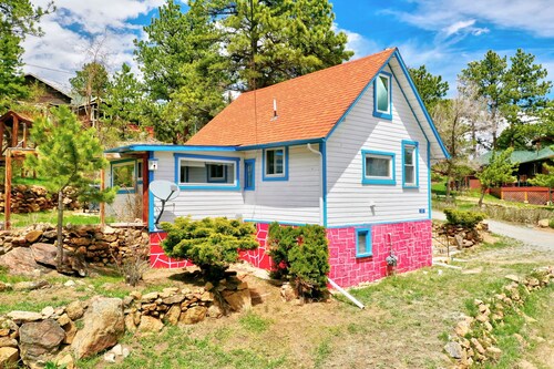 Vintage Cabin with Hot Tub, Convenient in-Town Location & Mountain Views! #3511