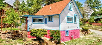 Vintage Cabin with Hot Tub, Convenient in-Town Location & Mountain Views! #3511