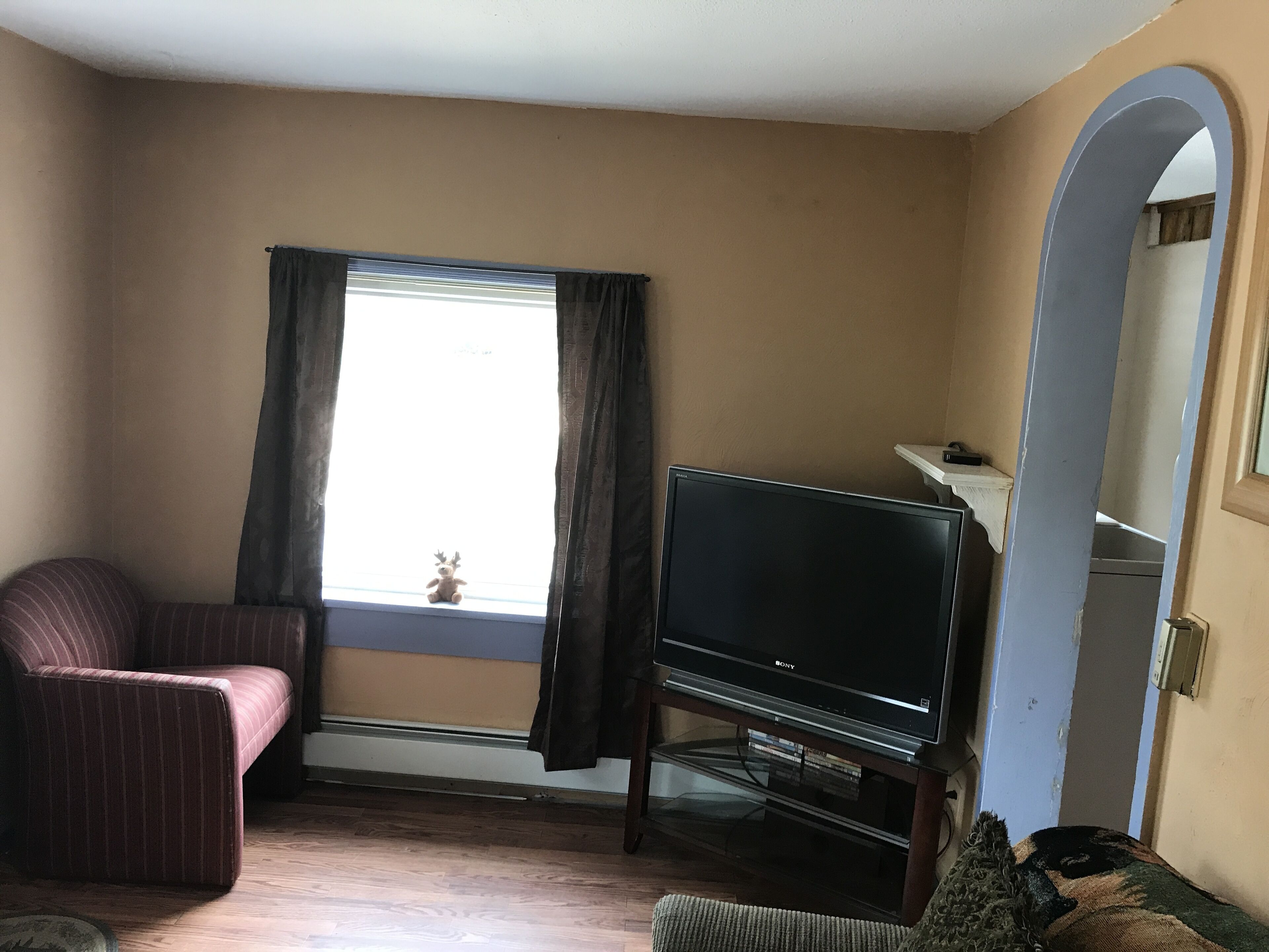 Vintage Cabin with Hot Tub, Convenient in-Town Location & Mountain Views! R#3511