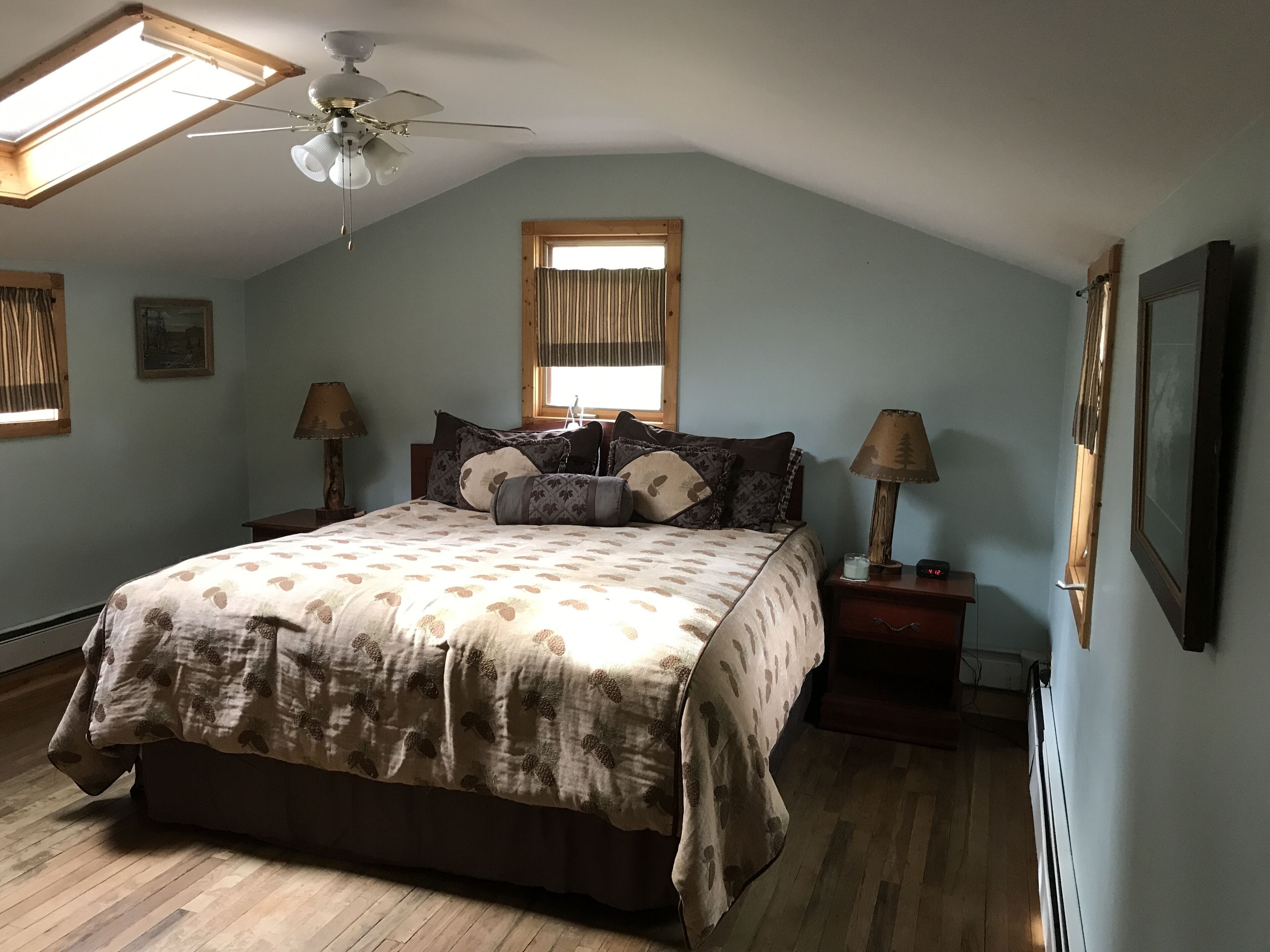 3 Schlafzimmer, Schreibtisch, Bügeleisen/Bügelbrett, Reisekinderbett