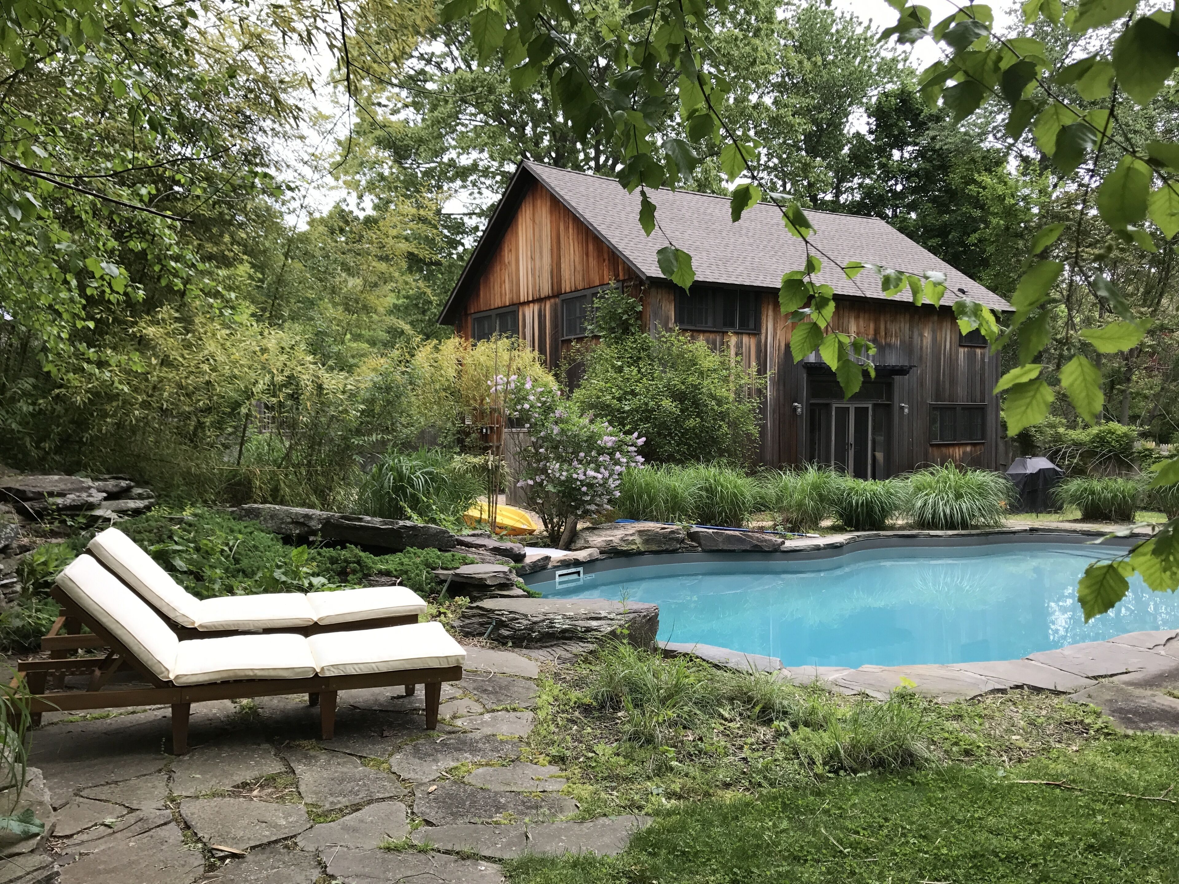  Shelter Island beauty - nature and light - modern barn with pool, walk to water