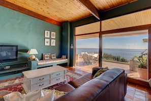 Fernseher, DVD-Player, Bücher