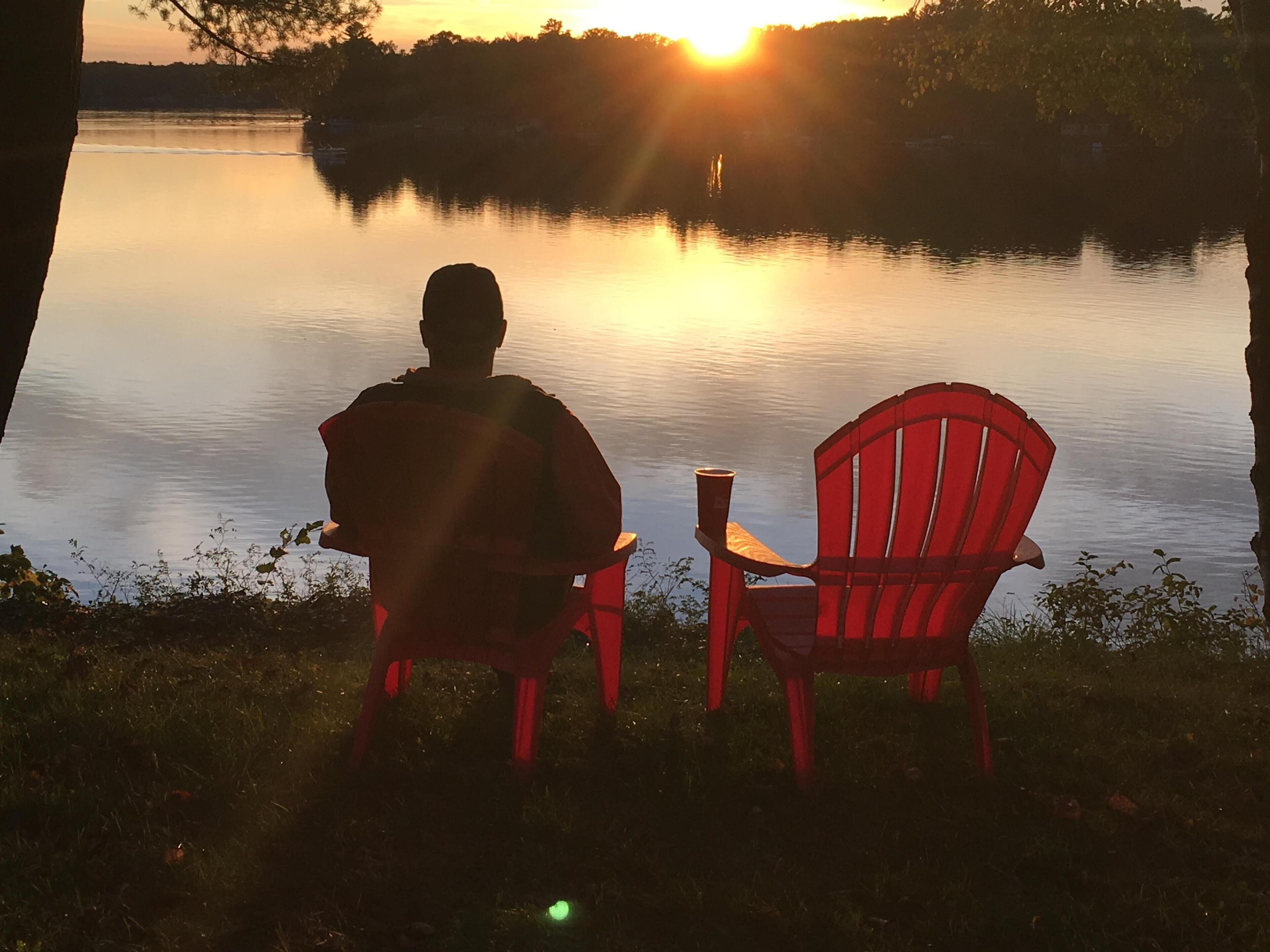 Comfortable water front cottage with spectacular views and memorable sunsets.