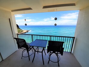 Outdoor dining - Permitted Hawaiian Princess - High floor, amazing view, ocean, turtles, sunsets (Makaha)