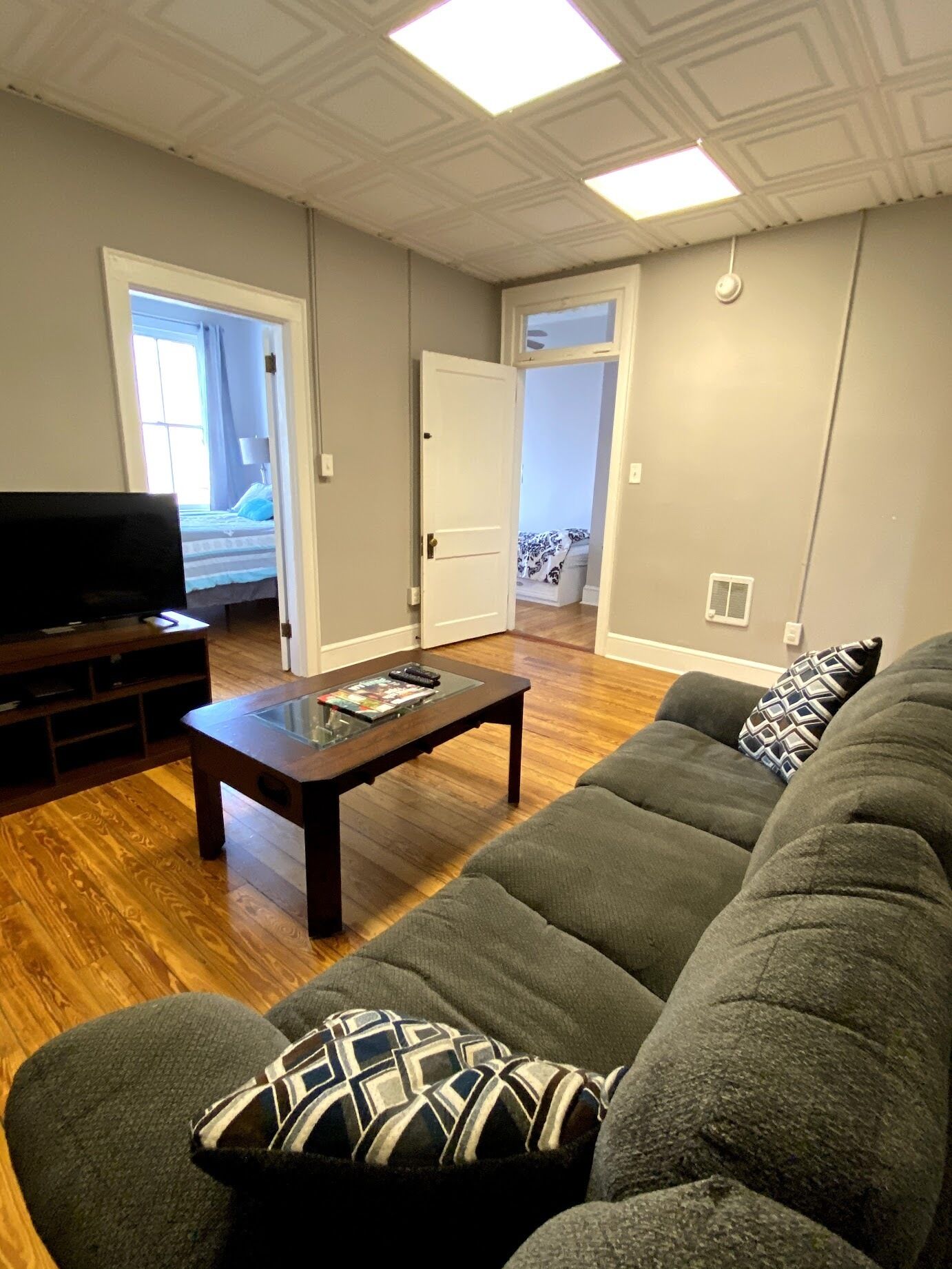 2 Bed Downtown Charles Town Condo w / Laundry Over Abolitionist Ale Works # 200