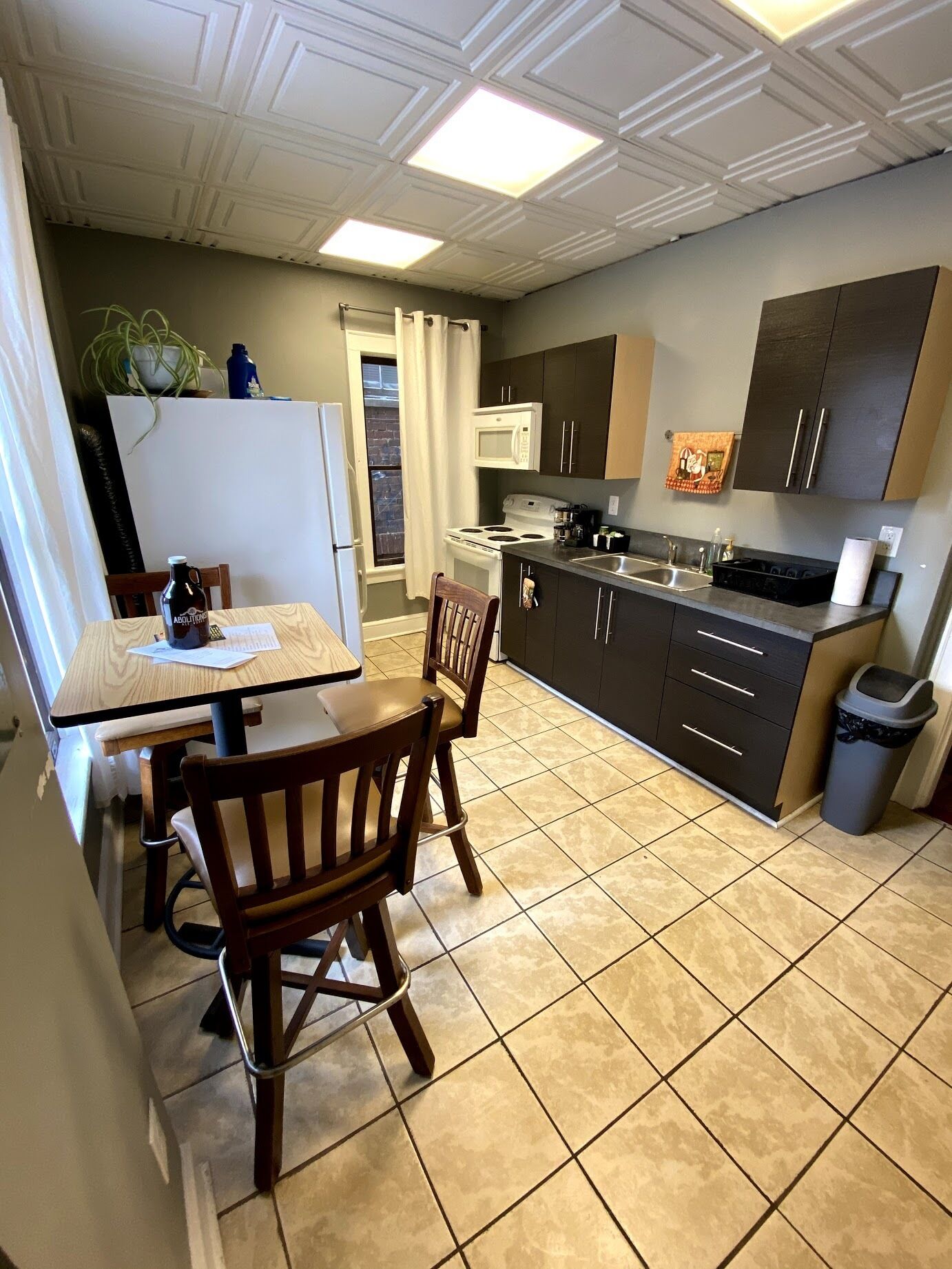 2 Bed Downtown Charles Town Condo w / Laundry Over Abolitionist Ale Works # 200