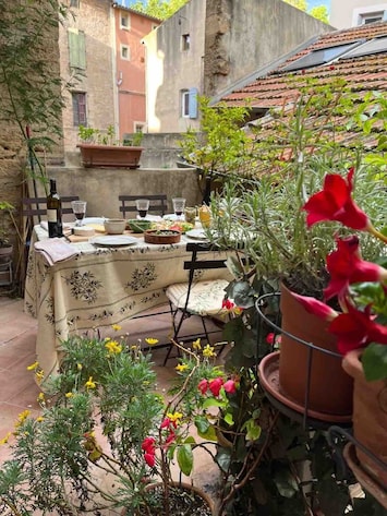 Al fresco dining on the terrace.