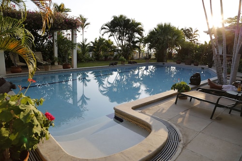 Ocean Views, Short Walk to Beach, Pool - VILLAS CASA LOMA - Suite 301