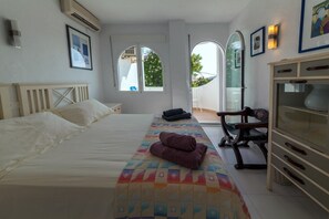 2 chambres, fer et planche à repasser, Wi-Fi gratuit, draps fournis