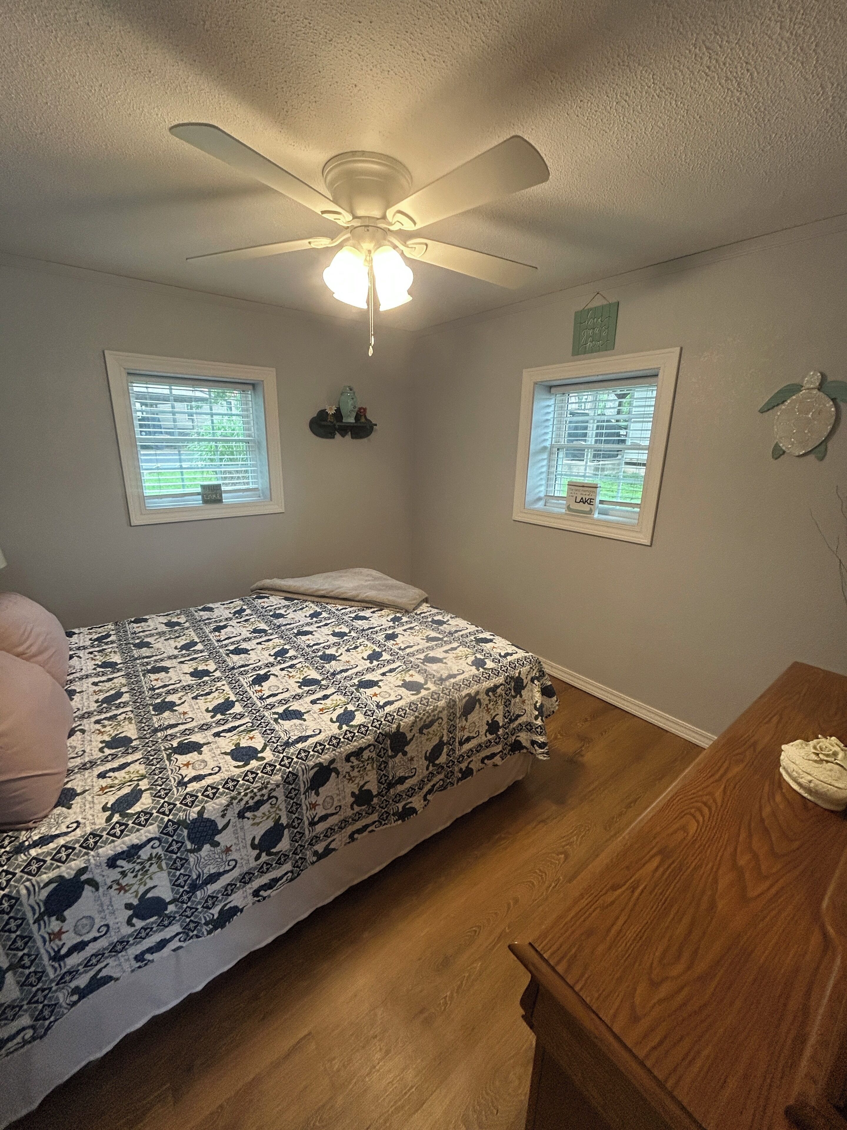 2 bedrooms, desk, travel cot, free WiFi