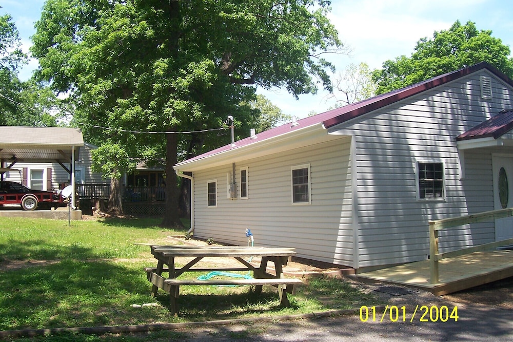 Cottage overlooking Kentucky Lake