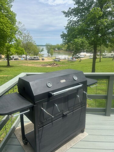 Huvila näköalalla Kentucky Lake