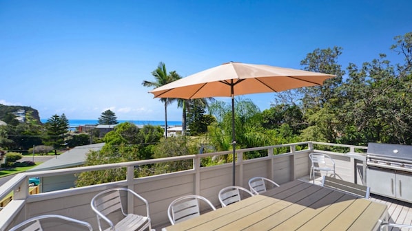 Outdoor dining - Jewel on the Glade - 1 Min Walk to the Beach (COPACABANA)